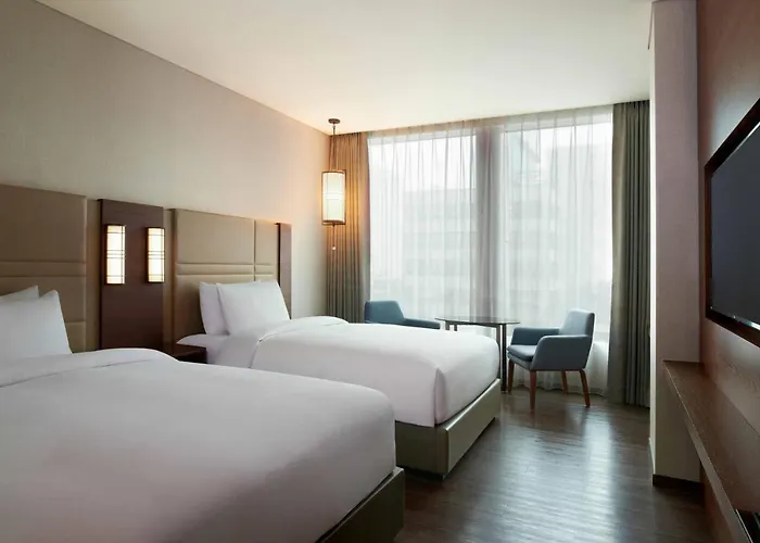 Отель Courtyard By Marriott Myeongdong