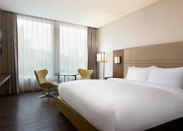 Courtyard By Marriott Myeongdong Отель Сеул