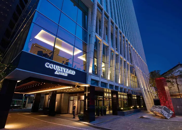 Отель Courtyard By Marriott Myeongdong 4*