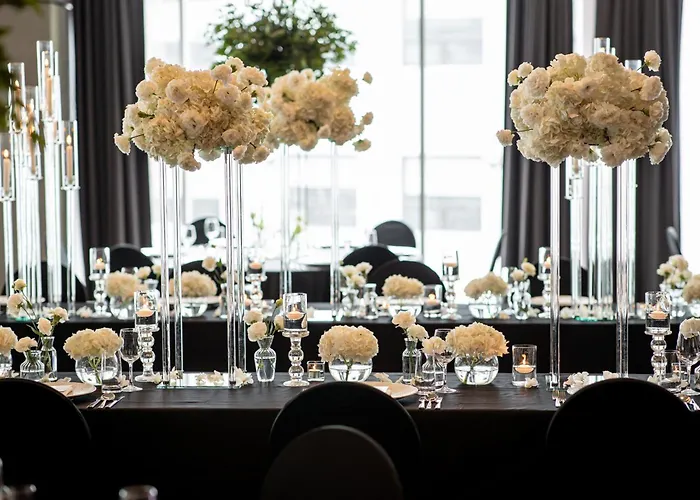 Отель Courtyard By Marriott Myeongdong