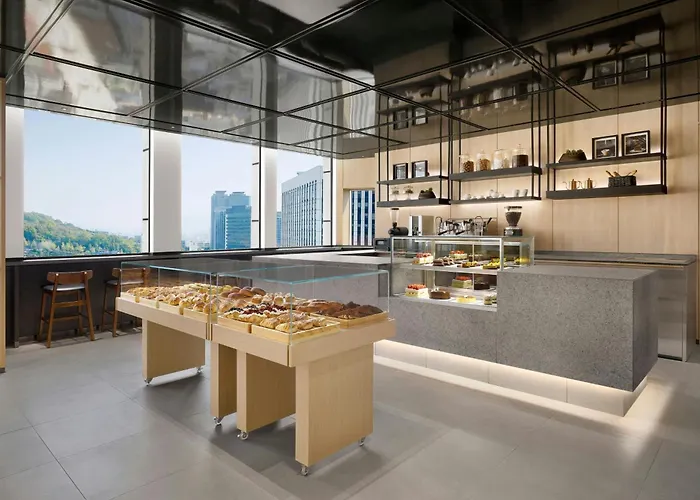 Отель Courtyard By Marriott Myeongdong Сеул