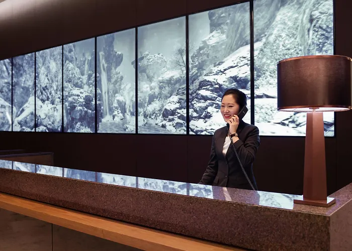 Отель Courtyard By Marriott Myeongdong
