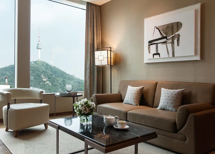 Courtyard By Marriott Myeongdong Отель Сеул