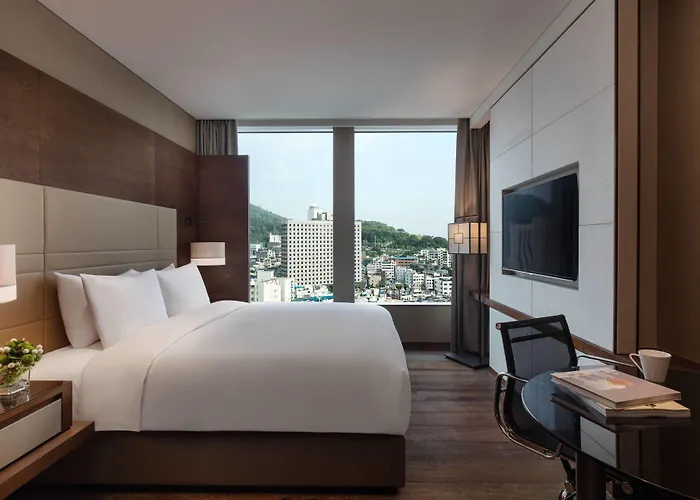 Hotel Courtyard By Marriott Myeongdong 4*