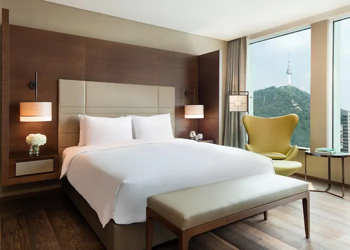 Отель Courtyard By Marriott Myeongdong 4*
