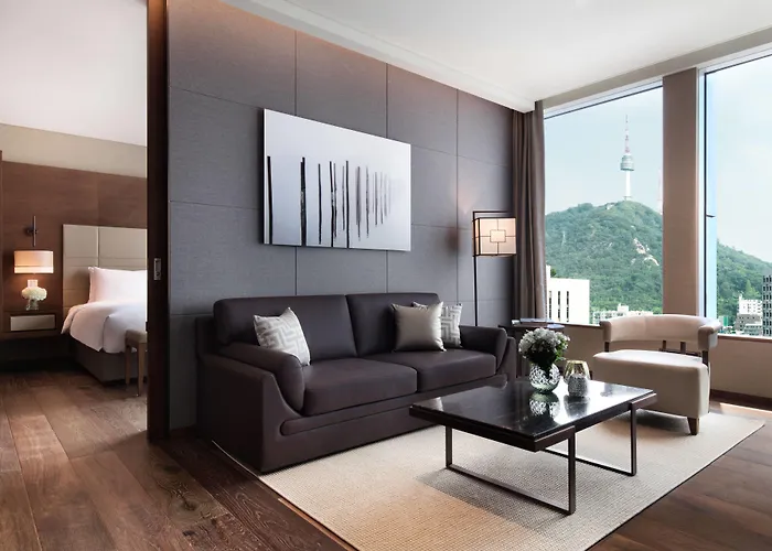 Отель Courtyard By Marriott Myeongdong