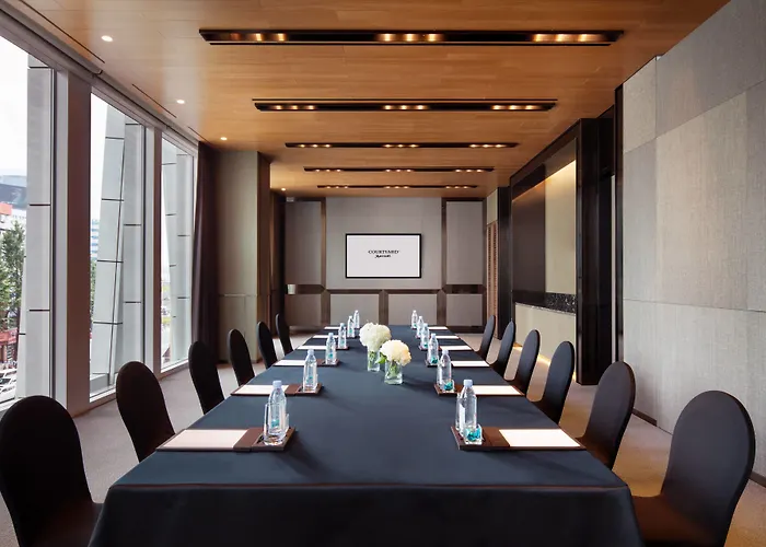 Courtyard By Marriott Myeongdong Hotel 4*