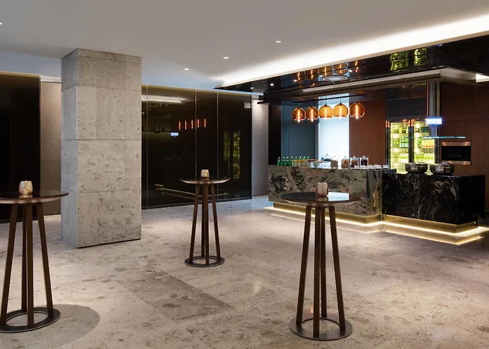 Courtyard By Marriott Myeongdong 4* Сеул