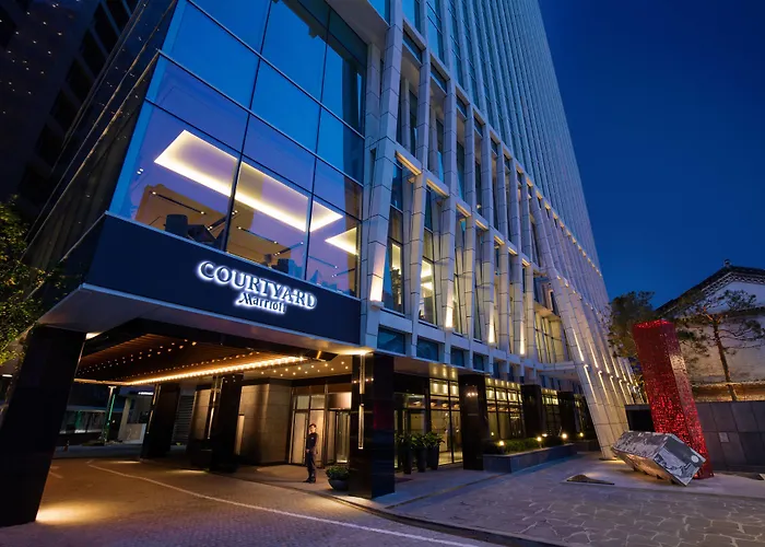 Courtyard By Marriott Myeongdong Отель 4*