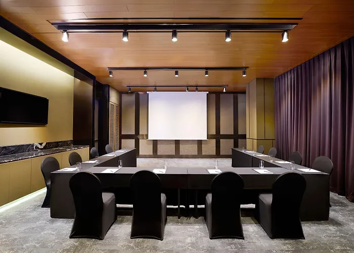 Отель Courtyard By Marriott Myeongdong Сеул