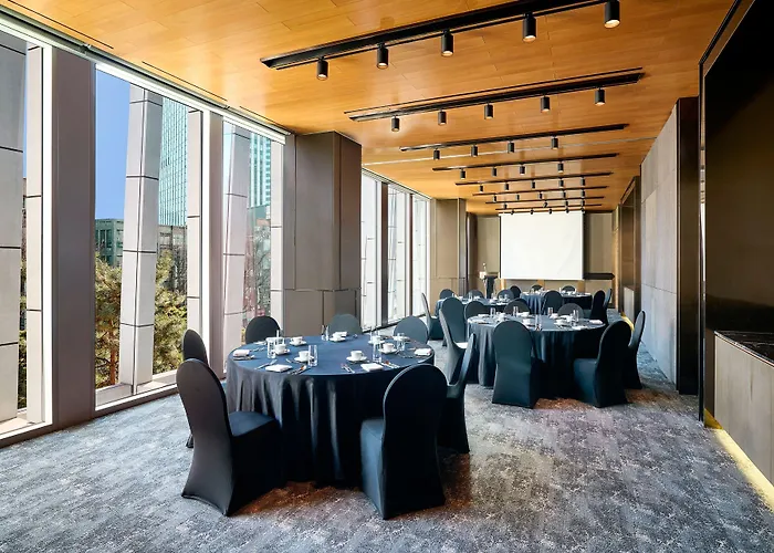 Courtyard By Marriott Myeongdong Отель Сеул