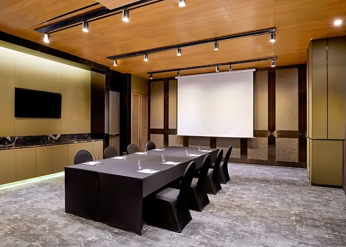 Courtyard By Marriott Myeongdong 4*