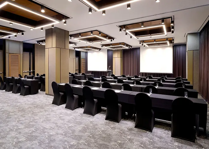 Courtyard By Marriott Myeongdong 4* Сеул