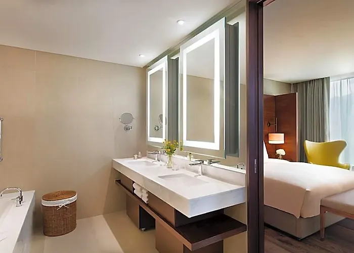 Hotel Courtyard By Marriott Myeongdong 4*