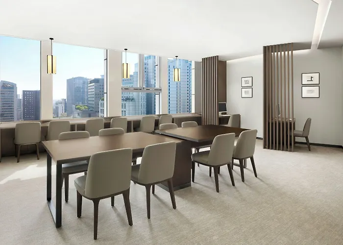 Courtyard By Marriott Myeongdong 4*