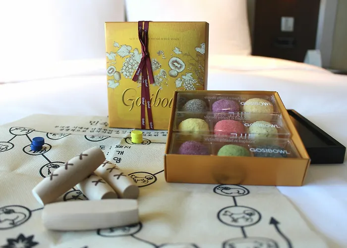 Отель Courtyard By Marriott Myeongdong
