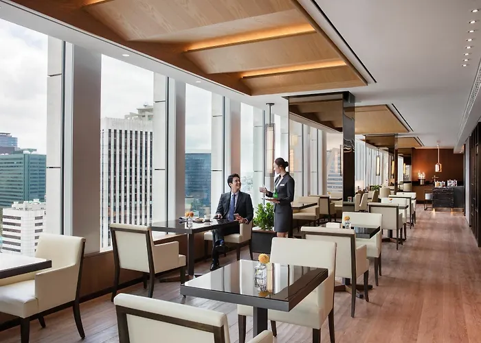 Courtyard By Marriott Myeongdong Сеул